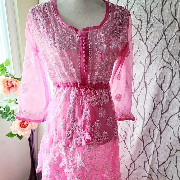 8️⃣2️⃣New boutique Pink,yellow chikankari maxi dress - Picture 3 of 12